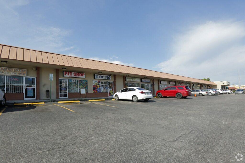 Cienfuegos - 1 Property - Hialeah - Shopping Center
